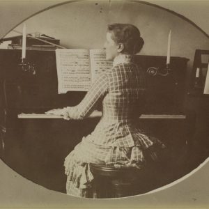 Princesa Isabel tocando piano, s.d.
Arquivo Nacional. Fundo Família Vieira.