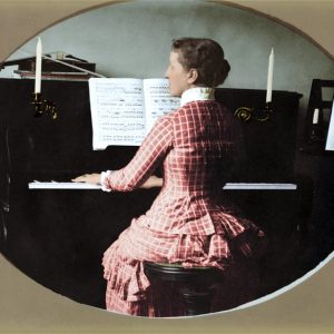 D. Isabel tocando piano, s.d.
Arquivo Nacional. Fundo Família Vieira.